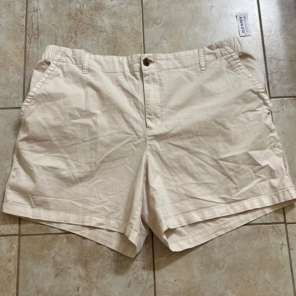 NWT Women’s Old Navy High Rise OG Chino Shorts. Inseam 3.5”.